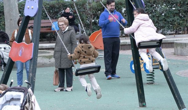"Las actividades al aire libre pueden reducir el riesgo de desarrollar miopía hasta en un 50%"