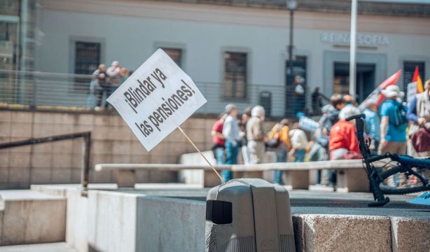Blindar las pensiones es posible: las fórmulas de los juristas para reformar la Constitución