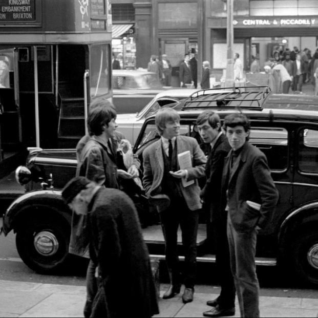 Los Rolling Stones reuniendo dinero para un taxi - 1963