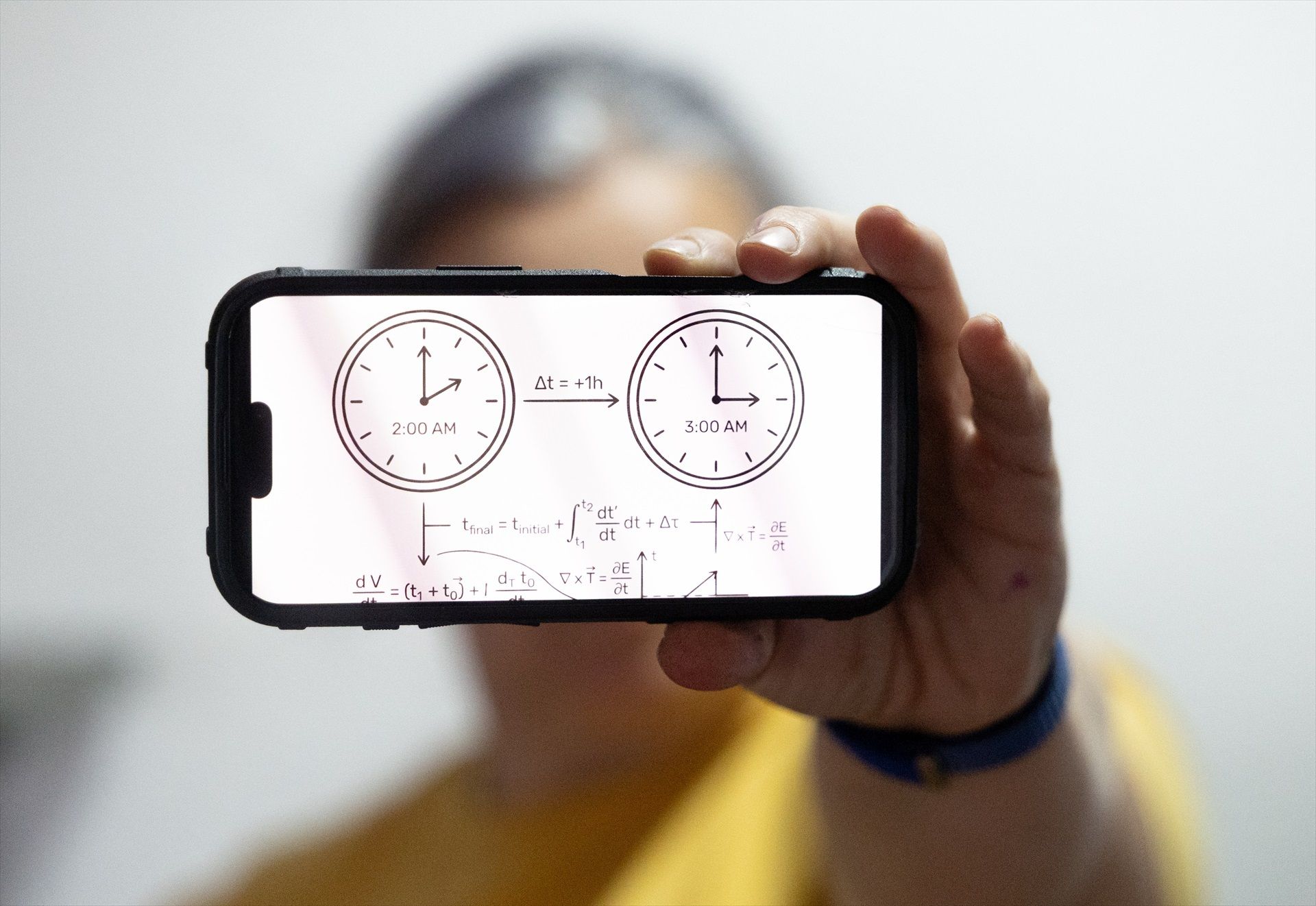 Cambio al horario de verano 2026: cómo afecta a la factura de la luz