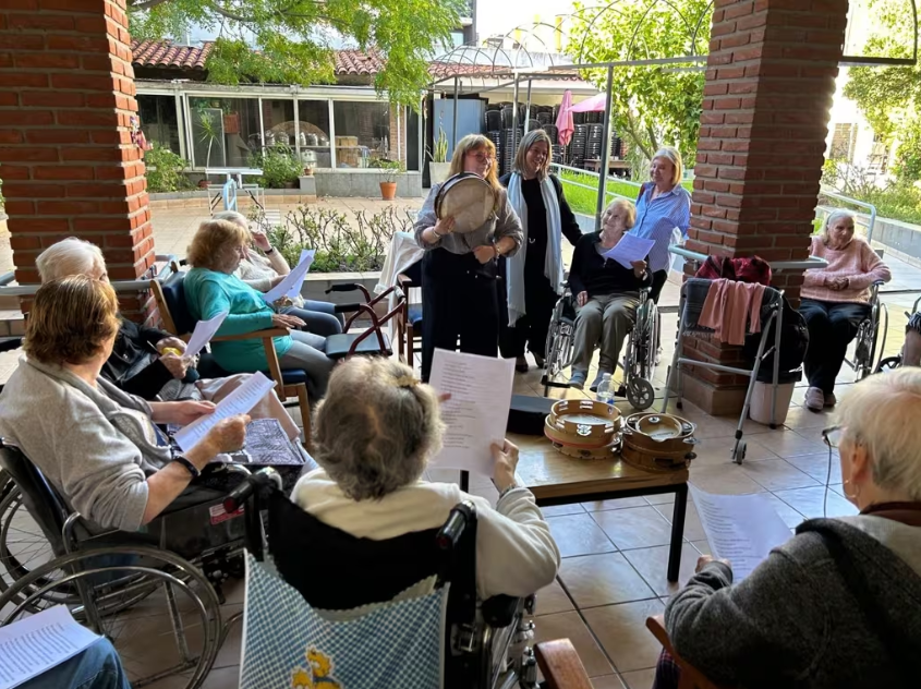 Asturias lanza ayudas de hasta 6.000 euros para emigrantes mayores en residencias de América Latina