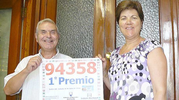 Salvador Caruana e Isabel Clemente. Admón nº 1 de Sagunto Salvador Caruana e Isabel Clemente. Admón nº 1 de Sagunto