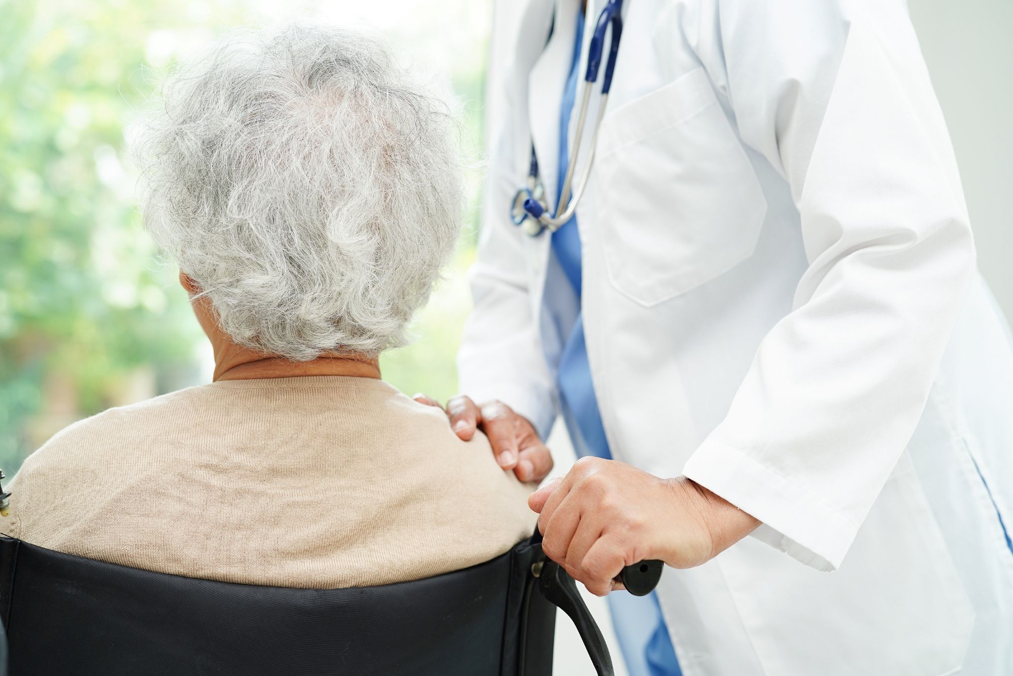 Un innovador programa logra reducir el deterioro funcional en mayores hospitalizados (Bigstock)