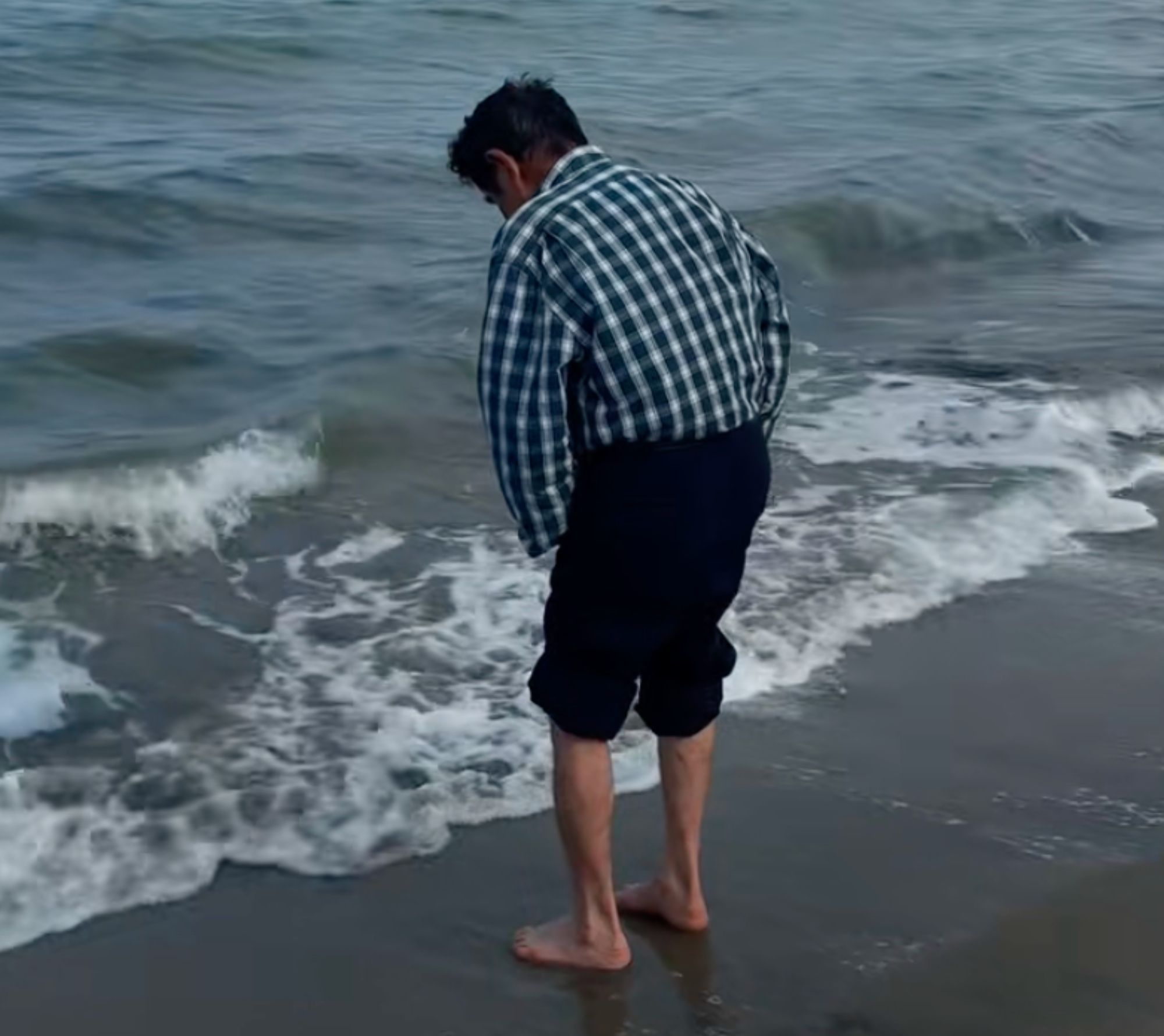 VÍDEO: Lleva a su padre a conocer el mar por primera vez a los 82 años y su reacción emociona (TikTok: @annayenithtaborda)
