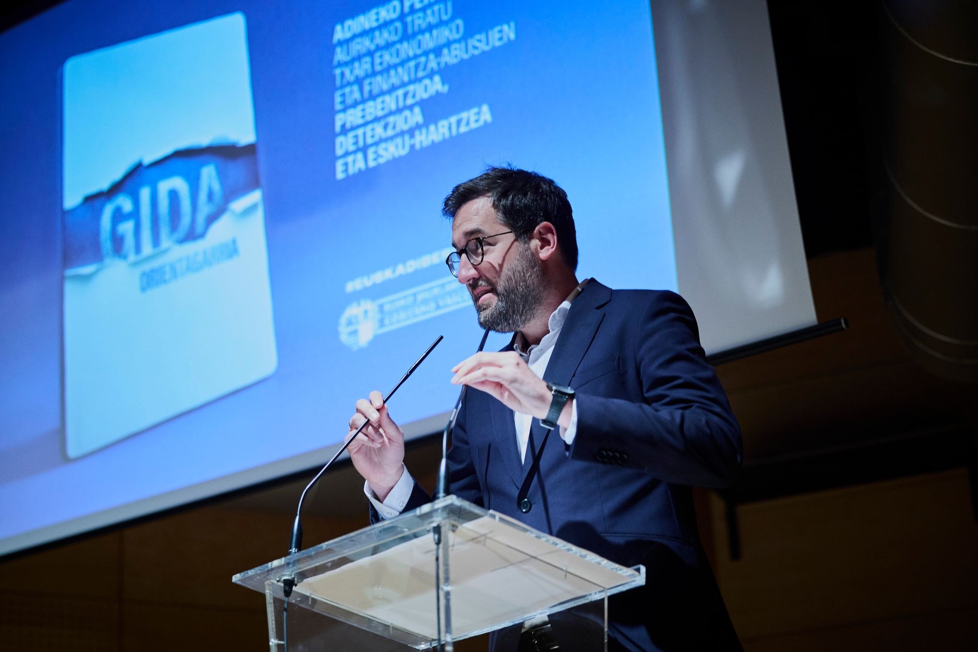 El País Vasco presenta una guía sobre malos tratos económicos y financieros a personas mayores (Irekia)