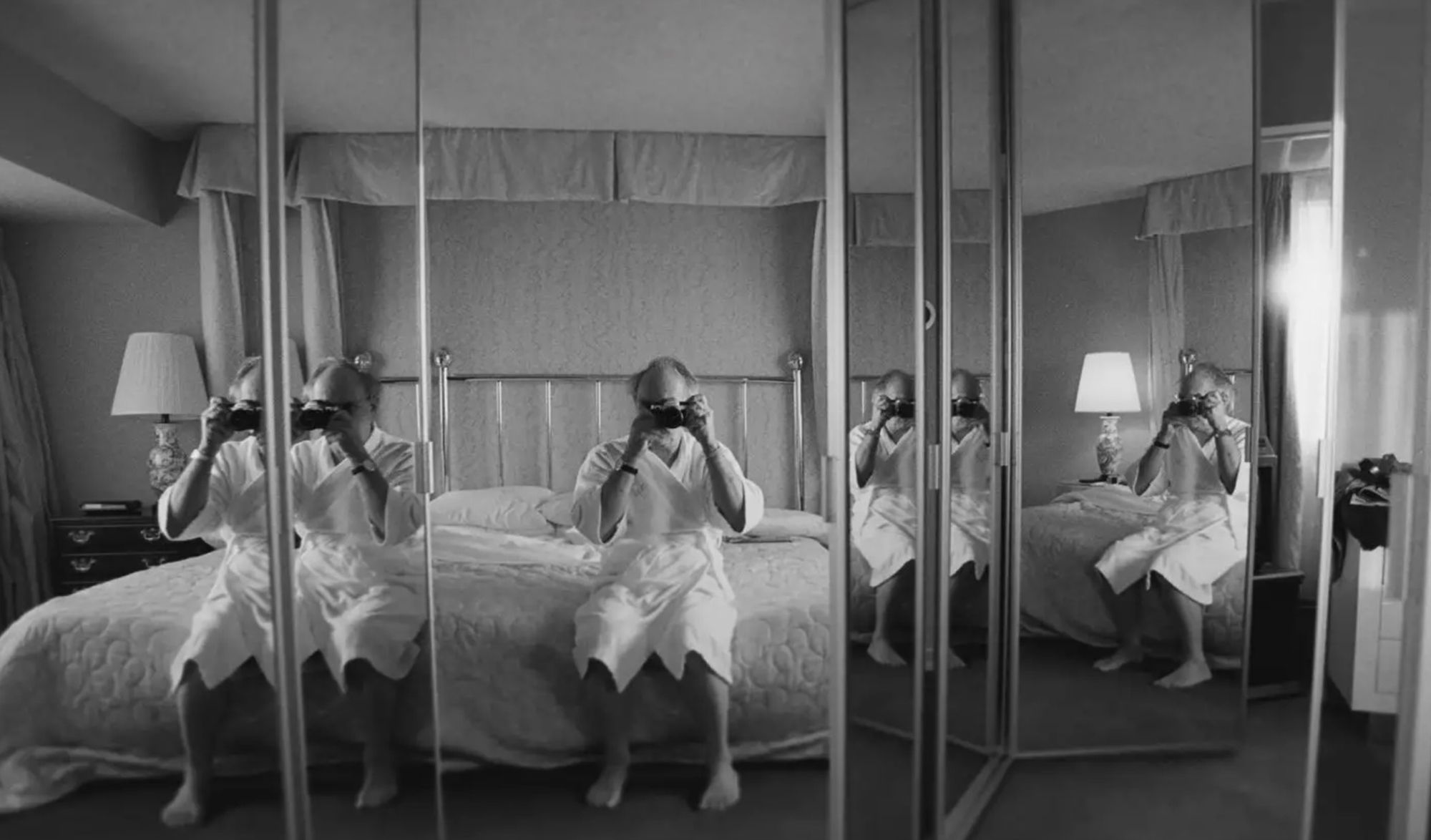 Carlos Saura tras la cámara... de fotos