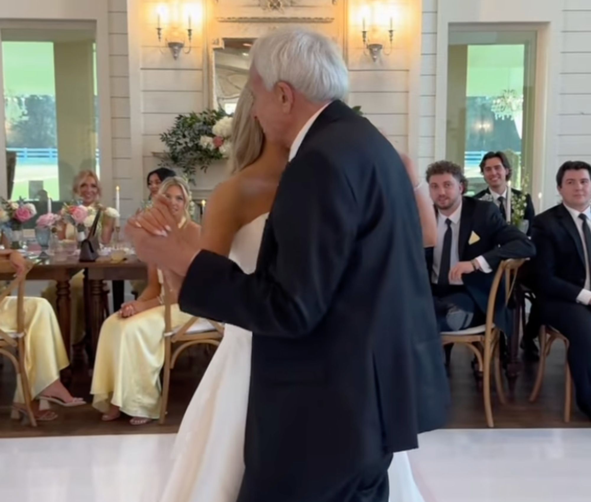 VÍDEO: Sorprende a su abuelo concediéndole el primer baile de su boda y emociona en las redes (Instagram: @janierehfuss)