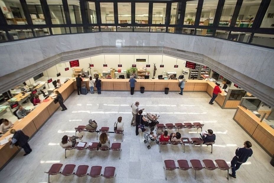 El Gobierno cede en la jubilación parcial de las AAPP: el relevista podrá ser temporal o interino