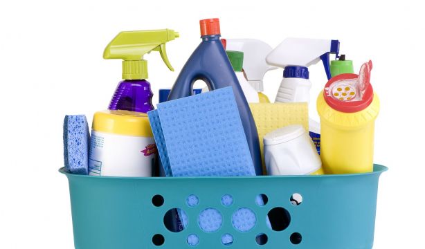 Desinfectantes y productos de limpieza que son mucho más tóxicos al inhalarse que al ingerirse. Foto: Bigstock.