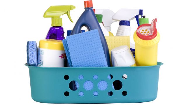Desinfectantes y productos de limpieza que son mucho más tóxicos al inhalarse que al ingerirse. Foto: Bigstock.
