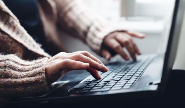 Alertan de brechas digitales en el medio rural, que sufren especialmente las mujeres mayores