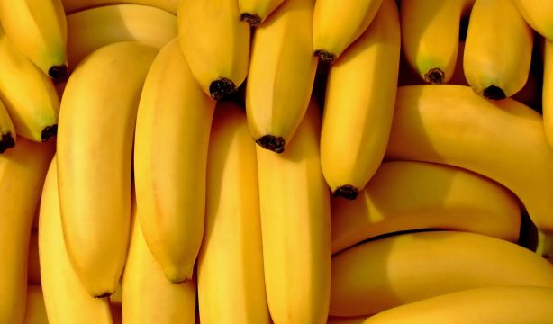 Cómo madurar un plátano verde en menos de una hora. Foto: Bigstock.