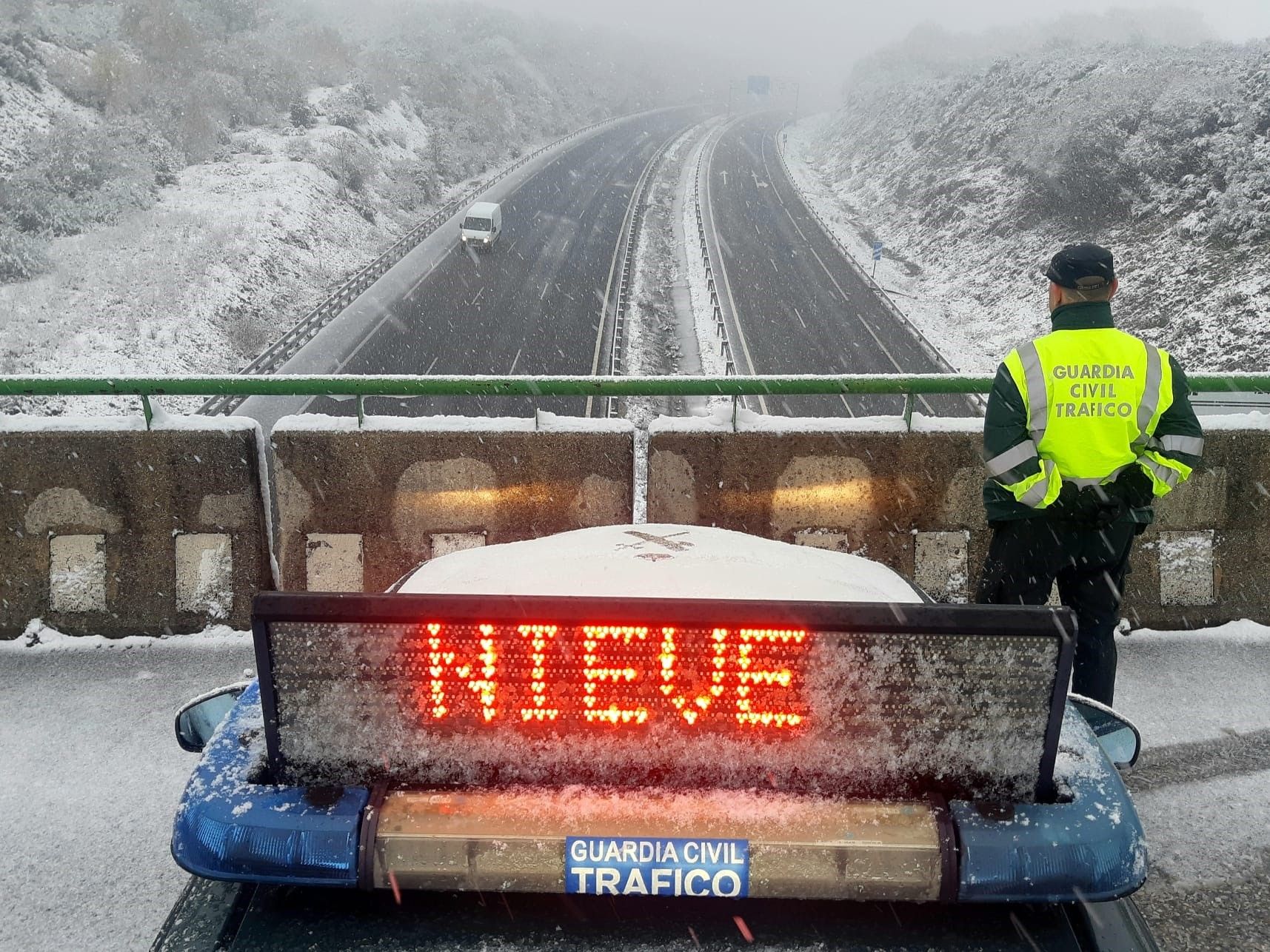 El temporal deja más de 700 incidencias en Galicia por nieve caída de árboles polas y rachas de viento