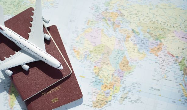 ¿Quieres irte a vivir al extranjero? 10 recomendaciones básicas del Gobierno de España