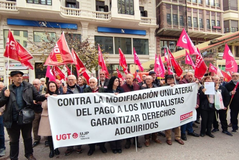 europapress 6532403 concentracion ugt ccoo valencia contra modificacion pago devoluciones irpf 1