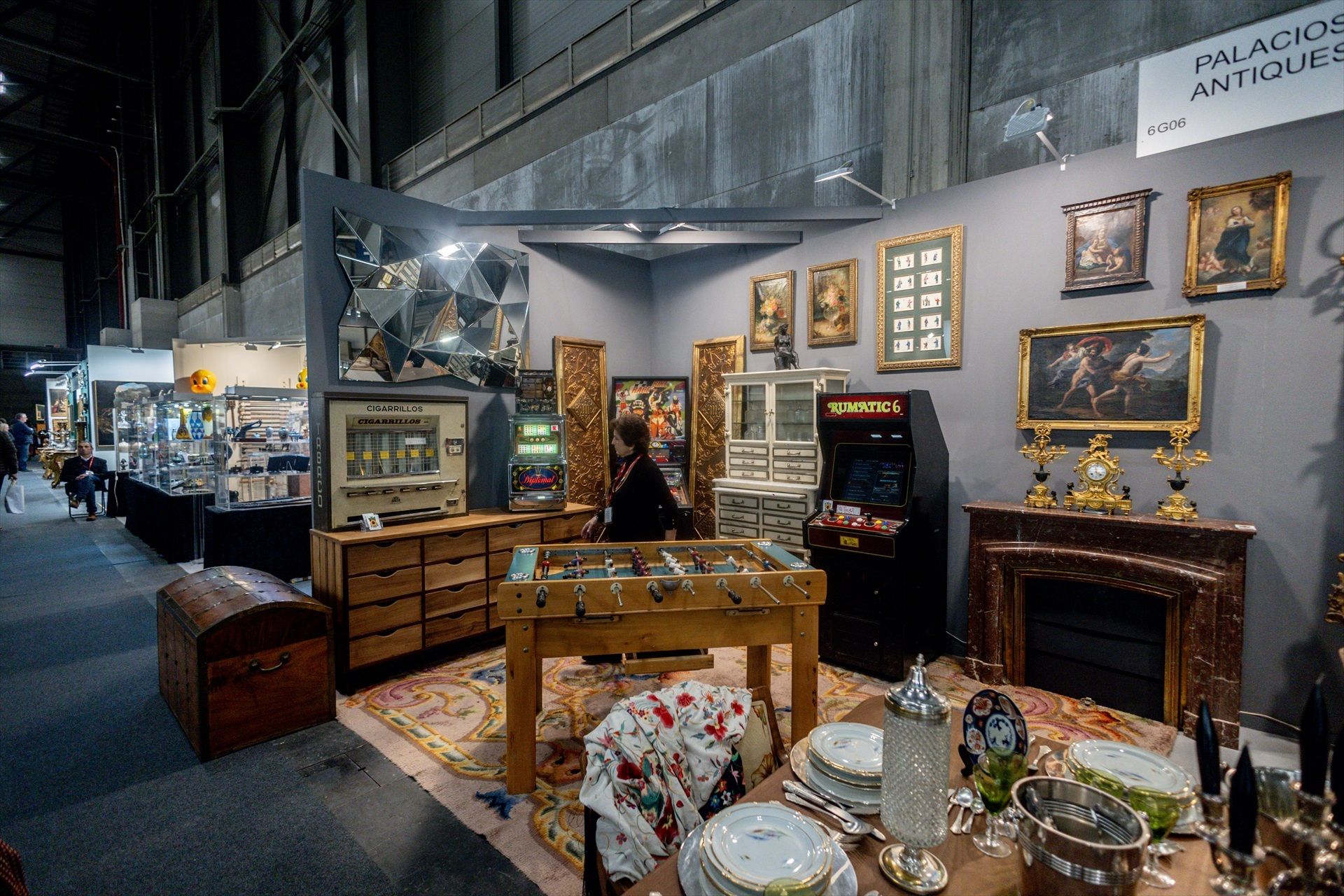 Más de 90 anticuarios y galerías se dan cita en Antik Almoneda, la feria del coleccionismo en Madrid