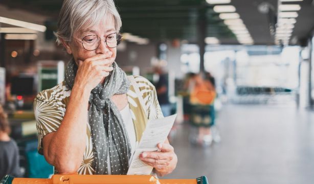 Asfixiados por la inflación: los pensionistas no contributivos sobreviven con 630 € de media al mes Asfixiados por la inflación: los pensionistas no contributivos sobreviven con 630 € de media al mes