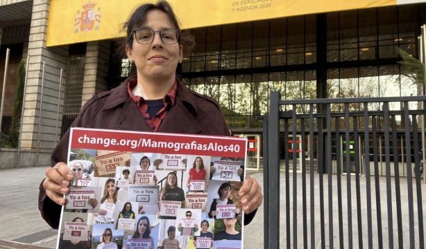 Sanidad se compromete a ampliar el cribado de cáncer de mama de 45 a 74 años