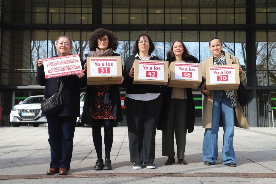 Sanidad se compromete a ampliar el acceso al cribado de cáncer de mama de los 45 hasta los 74 años