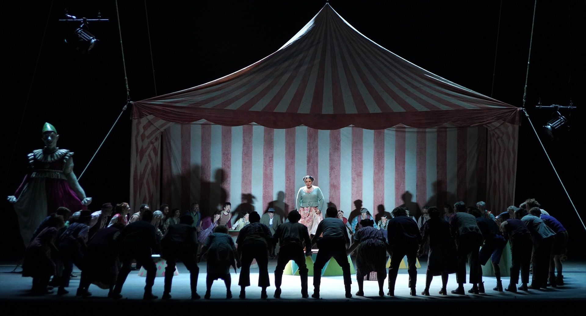 El Teatro Real estrena la ópera cómica 'La novia vendida' por primera vez en 102 años