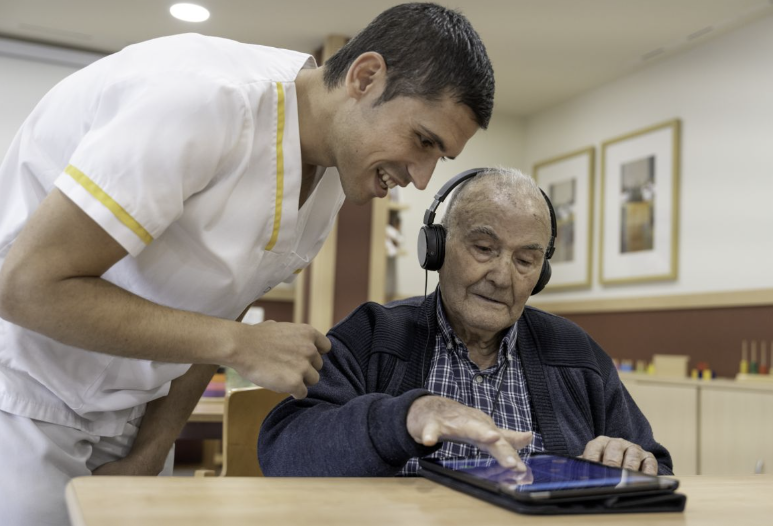 España avanza hacia un modelo de cuidados más humanizado con impulso institucional y social