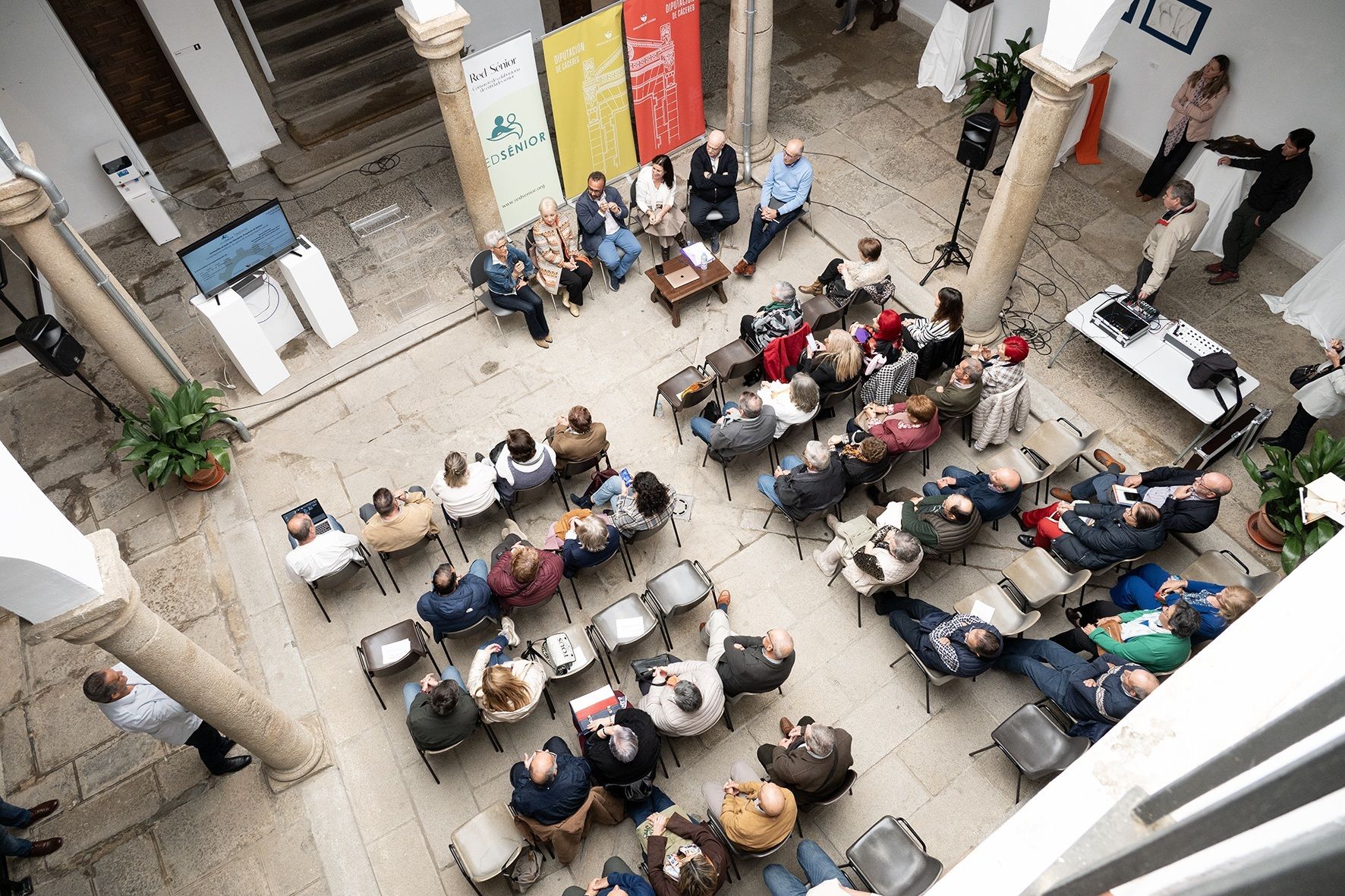 El programa 'IA Sénior' de Cáceres culmina con un manifiesto sobre inteligencia artificial. Fuente: Europa Press.