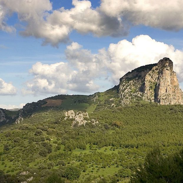 Peñón de Zaframagón en la Vía Verde de la Sierra