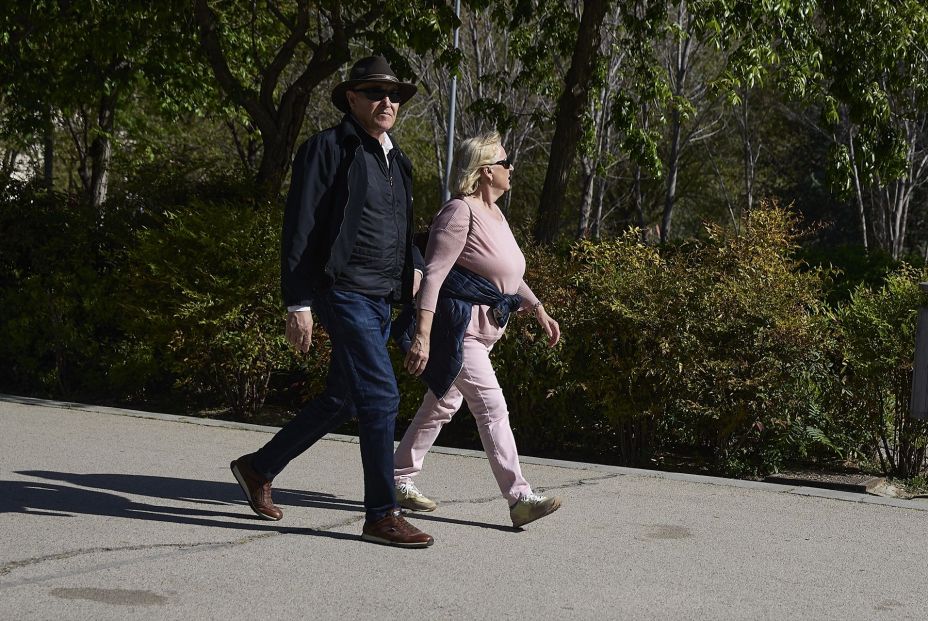 EuropaPress 7418027 varias personas parque madrid rio abril 2026 madrid espana temperaturas