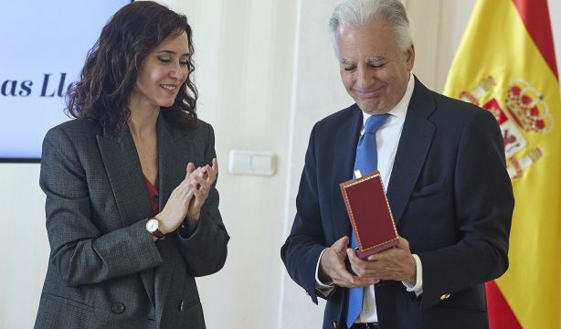 Vargas Llosa recibe a título póstumo la Medalla de las Artes de la Comunidad de Madrid
