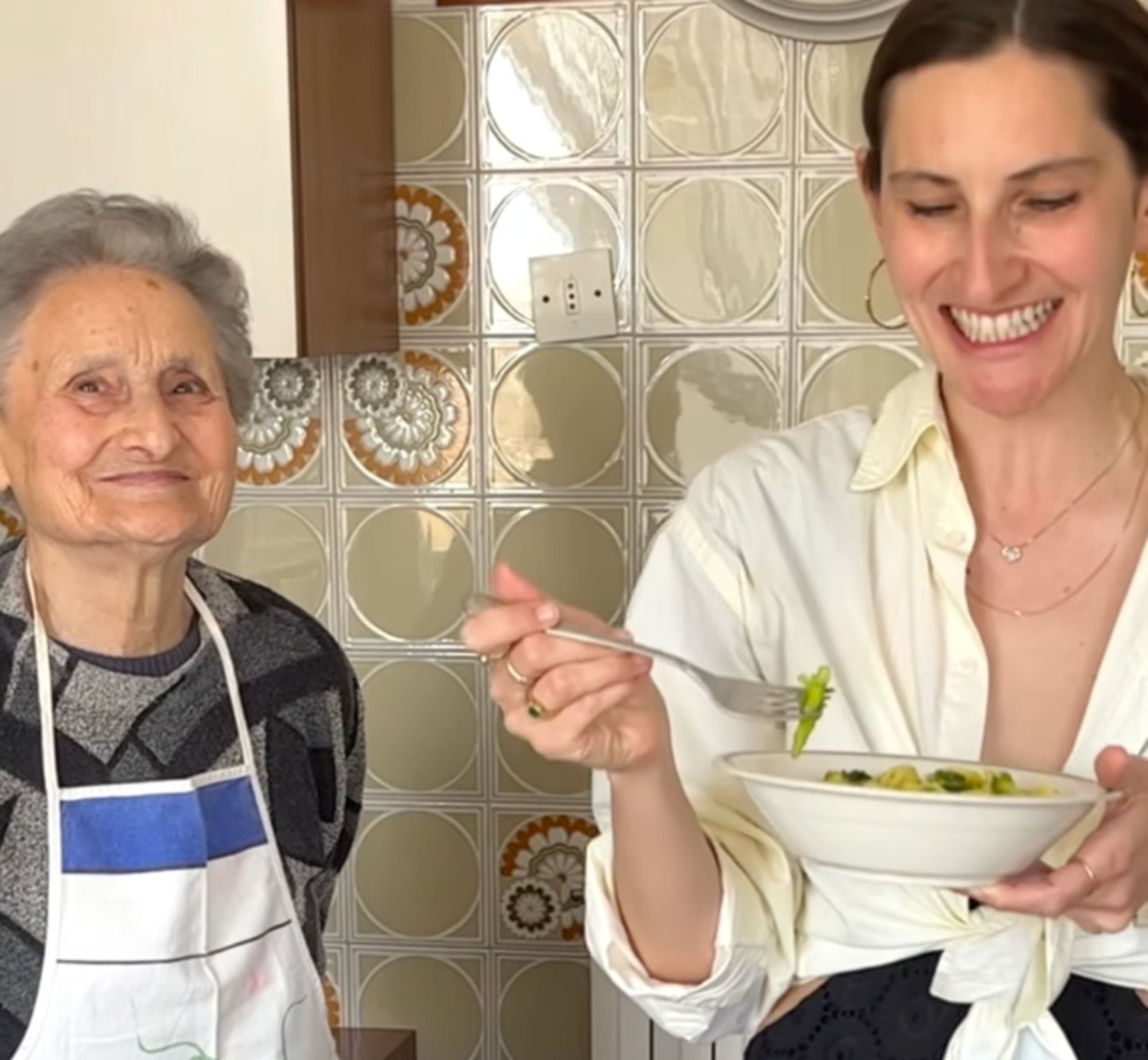 Viajó por todo el Mediterráneo para recopilar recetas de abuelas: "Nadie cocina mejor que ellas" (Instagram: @anastasia_miari)