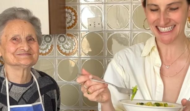 Viajó por todo el Mediterráneo para recopilar recetas de abuelas: "Nadie cocina mejor que ellas" (Instagram: @anastasia_miari)