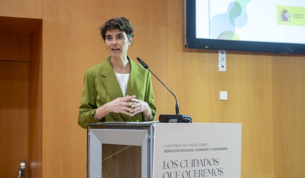 Los pilares del nuevo modelo de cuidados del Gobierno: desinstitucionalización, autonomía y derechos