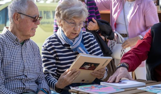 La Diputación de Málaga acerca más de 4.000 libros a personas mayores