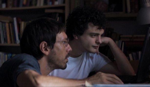 Llega a los cines 'Casi todo bien', un homenaje a las librerías: "Un libro te obliga a parar"