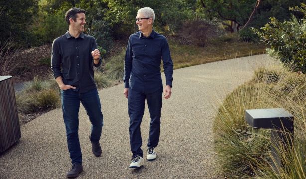 Relevo generacional en Apple: John Ternus sucede a Tim Cook como CEO