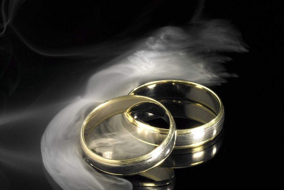 bigstock Golden Wedding Rings And Smoke 24181214