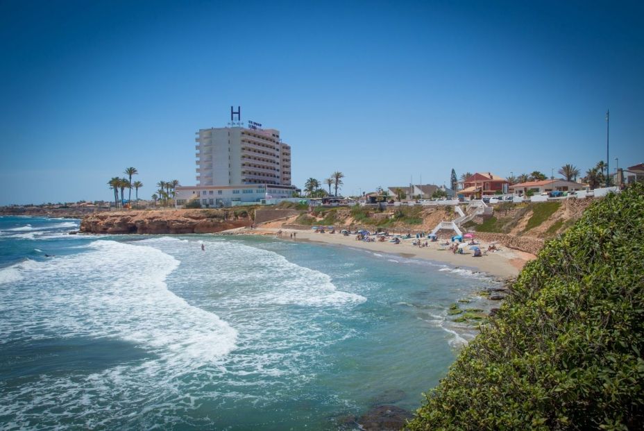 Playa de Cala Cerrada en Orihuela. Fuente: Europa Press.