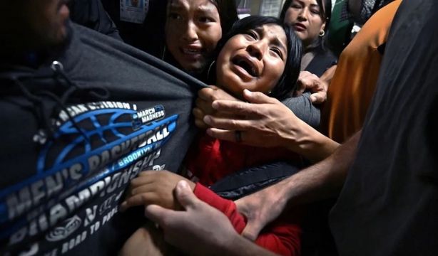 World Press Photo 2026: una familia migrante separada por agentes de ICE en EEUU, foto del año