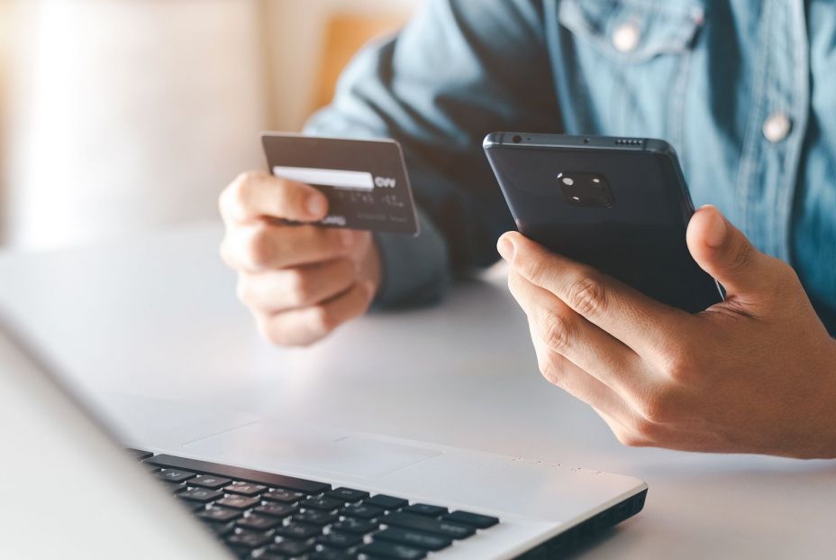 Expertos advierten que “el banco de toda la vida, con ventanilla para sacar dinero, desaparece”. Foto: bigstock