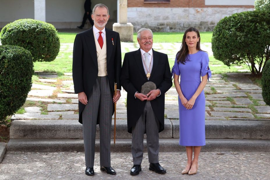 EuropaPress 7464463 rey felipe vi gonzalo celorio reina letizia entrega premio literatura