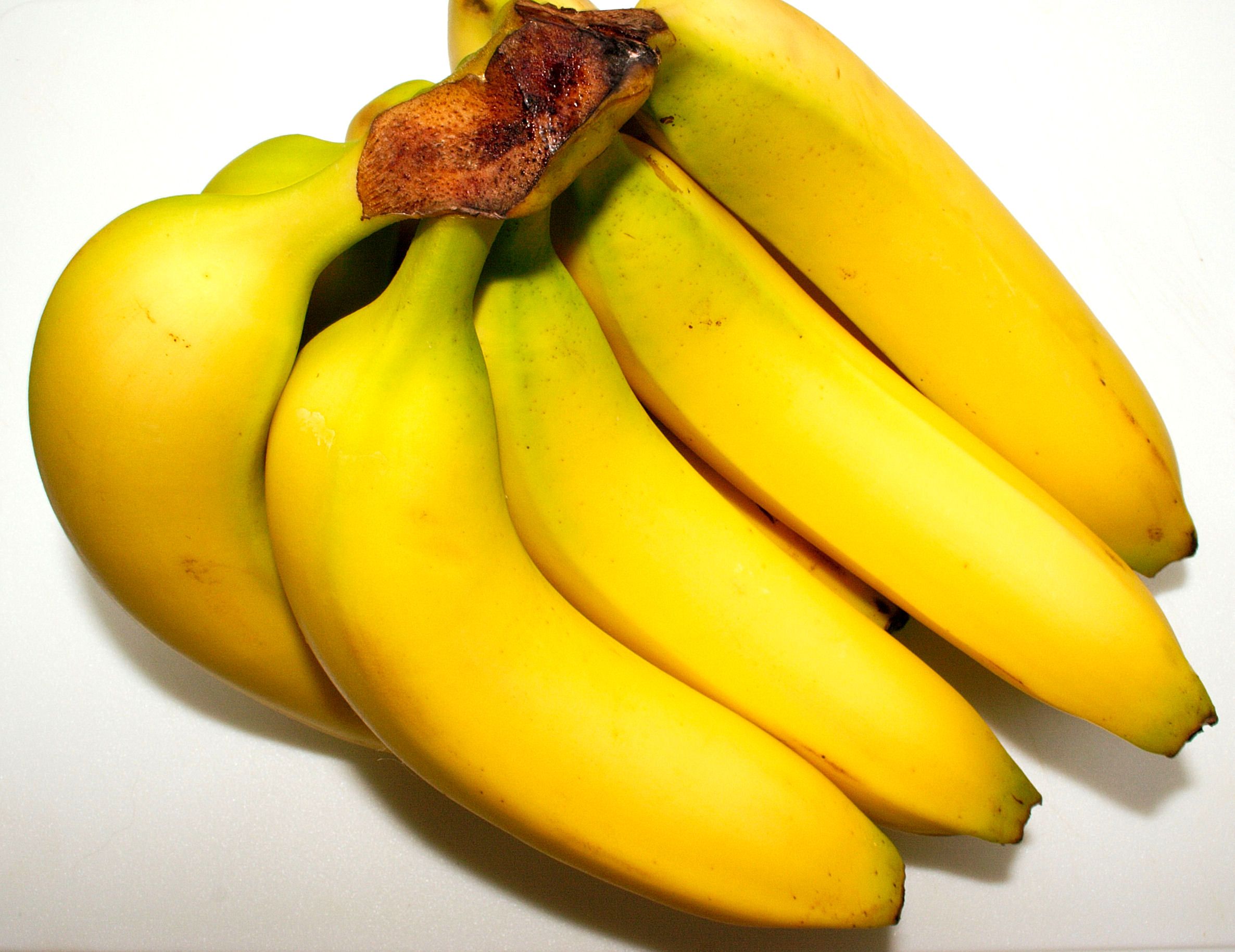 ¿Se deben guardar los plátanos en la nevera para que duren más?. Foto: Bigstock.