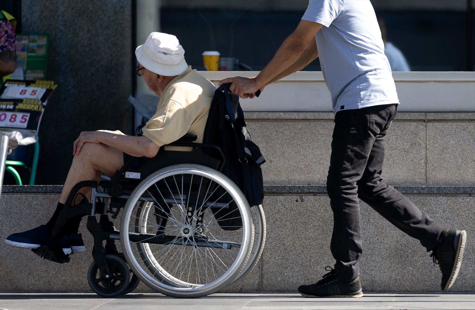 La Comisión Europea alerta: "En 2035 necesitaremos más de 4 millones de trabajadores de cuidados"