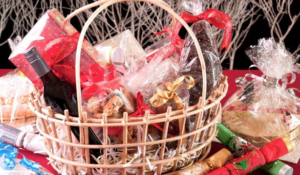 ¿Hay que declarar la cesta de Navidad en la Renta? Hacienda lo aclara