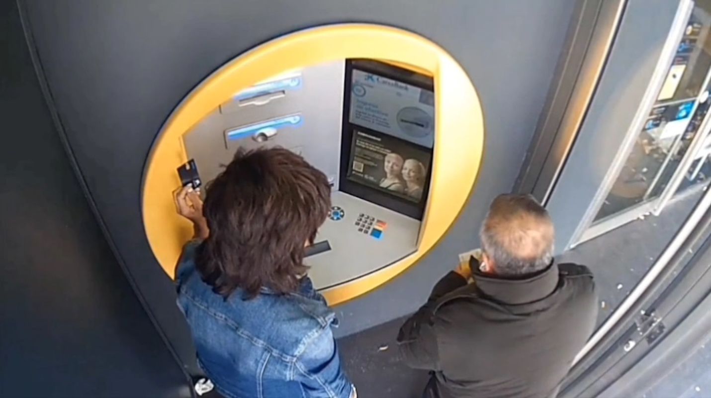 Cae una banda itinerante que robaba a personas mayores en cajeros y comercios