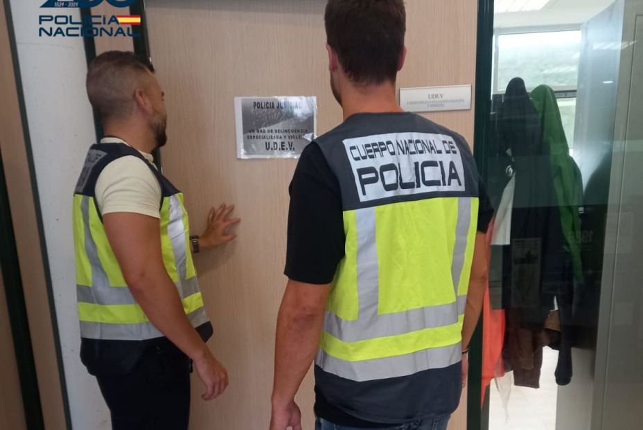 Cae una banda itinerante que robaba a personas mayores en cajeros y comercios
