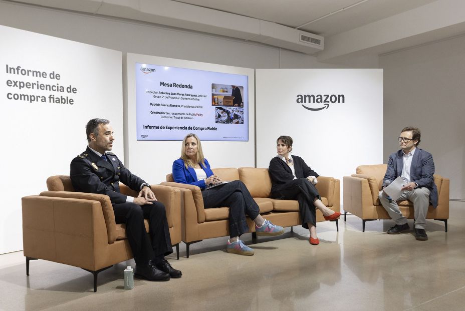 Inspector Antonino Juan Flores Rodríguez, Patricia Suárez Ramírez ASUFIN, Cristina Cartes Amazon, David Morán Amazon