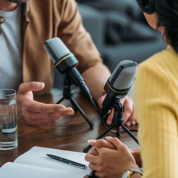 Talleres de radio para mayores y residencias con emisora