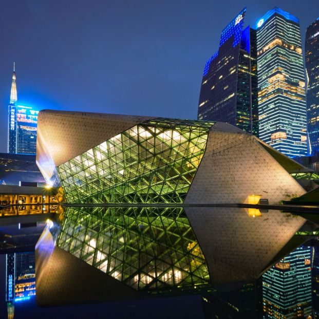 Teatro de la Ópera de Guangzhou de Zaha Hadid (bigstock)
