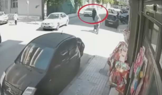 Un hombre de 89 años protagoniza dos tiroteos en Atenas por problemas para cobrar la pensión