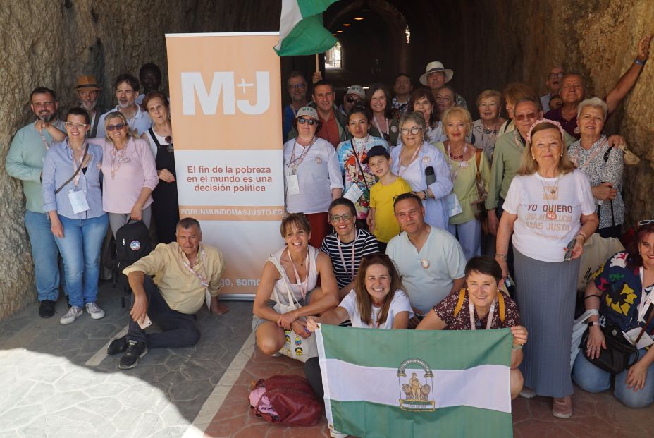María Luz Gómez, que dirige grupos de mayores y jóvenes desde Málaga, se presenta al Parlamento andaluz a los 91 años.